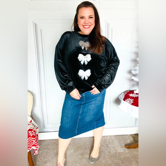 Home For The Holiday Silver Sequin Bow Velvet Pullover Top - Picture 4 of 16